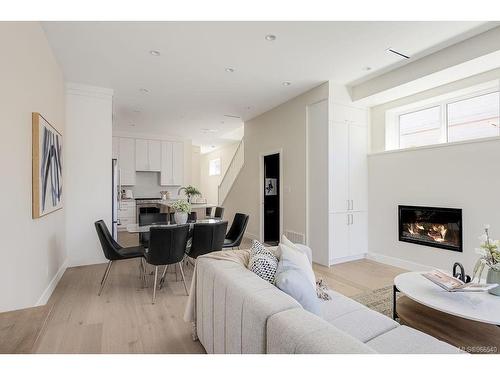 3152 Somerset St, Victoria, BC - Indoor Photo Showing Living Room With Fireplace