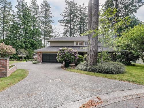 1011 Kentwood Pl, Saanich, BC 