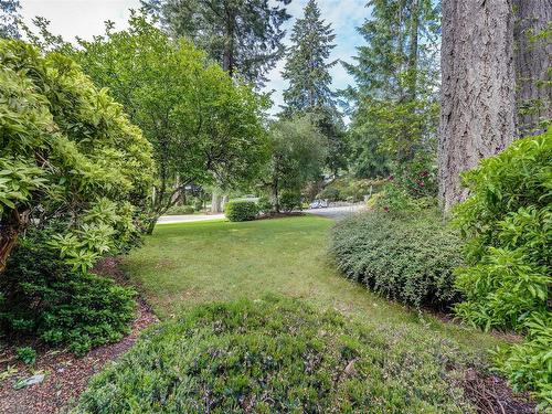 1011 Kentwood Pl, Saanich, BC 