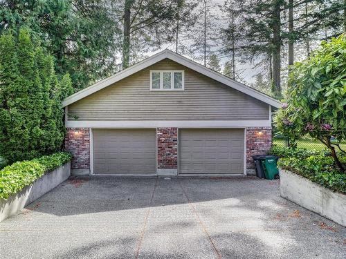 1011 Kentwood Pl, Saanich, BC 