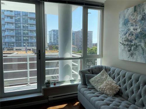 601-834 Johnson St, Victoria, BC - Indoor Photo Showing Living Room