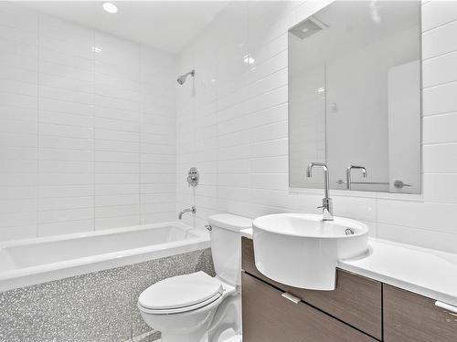 304-770 Fisgard St, Victoria, BC - Indoor Photo Showing Bathroom