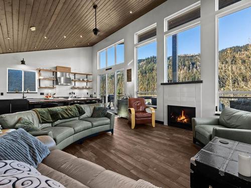 2418 Fairways Drive, Sun Peaks, BC -  Photo Showing Living Room