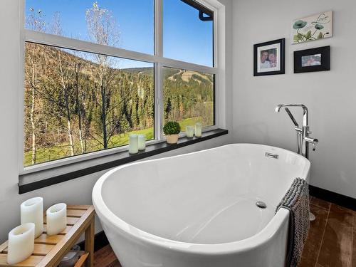 2418 Fairways Drive, Sun Peaks, BC - Indoor Photo Showing Bathroom