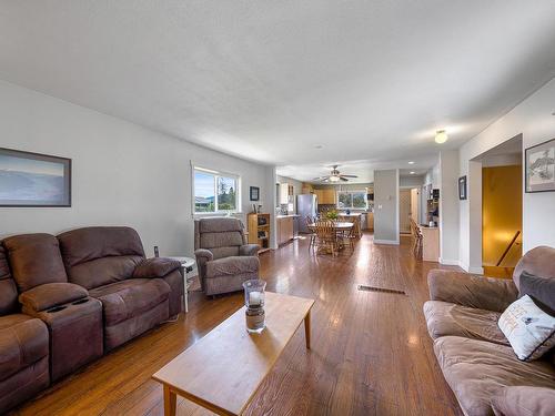 2635 Kinvig Street, Merritt, BC - Indoor Photo Showing Living Room