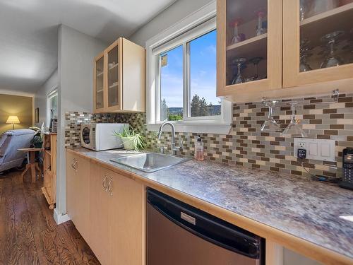 2635 Kinvig Street, Merritt, BC - Indoor Photo Showing Kitchen