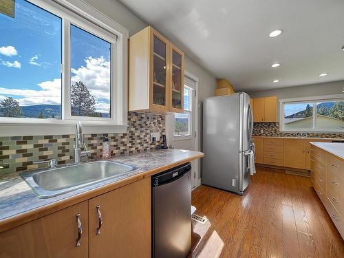 2635 Kinvig Street, Merritt, BC - Indoor Photo Showing Kitchen