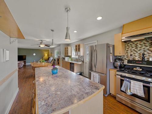 2635 Kinvig Street, Merritt, BC - Indoor Photo Showing Kitchen With Upgraded Kitchen