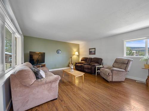 2635 Kinvig Street, Merritt, BC - Indoor Photo Showing Living Room