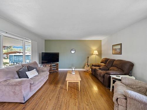 2635 Kinvig Street, Merritt, BC - Indoor Photo Showing Living Room