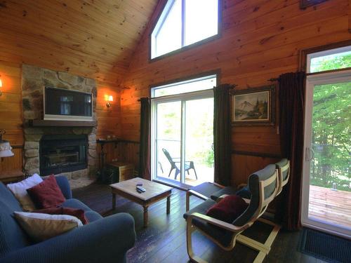 Salon - 230 Rue Du Sommet, Entrelacs, QC - Indoor Photo Showing Living Room With Fireplace