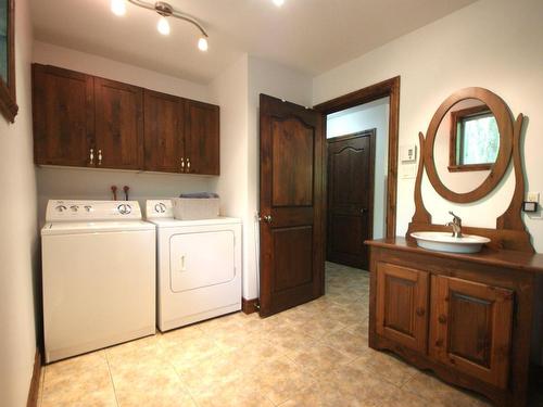 Salle de bains - 230 Rue Du Sommet, Entrelacs, QC - Indoor Photo Showing Laundry Room