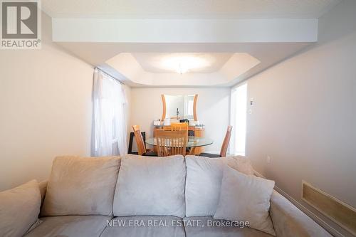 40 Ranchero Drive, Brampton, ON - Indoor Photo Showing Living Room