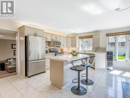 3314 Grassfire Crescent, Mississauga, ON - Indoor Photo Showing Kitchen