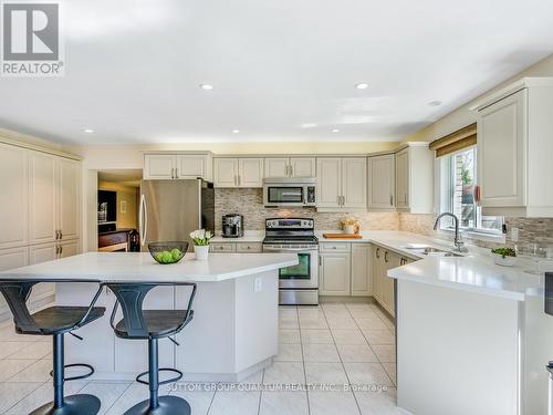 3314 Grassfire Crescent, Mississauga, ON - Indoor Photo Showing Kitchen With Upgraded Kitchen