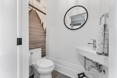 58 Victoria Street, Milton, ON - Indoor Photo Showing Bathroom