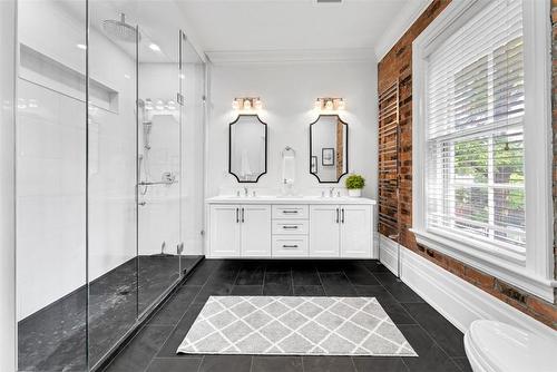58 Victoria Street, Milton, ON - Indoor Photo Showing Bathroom