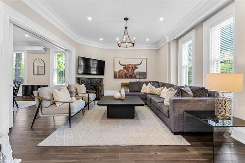 58 Victoria Street, Milton, ON - Indoor Photo Showing Living Room