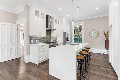 58 Victoria Street, Milton, ON - Indoor Photo Showing Kitchen With Double Sink With Upgraded Kitchen