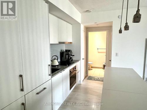 3306 - 88 Harbour Street, Toronto (Waterfront Communities), ON - Indoor Photo Showing Kitchen