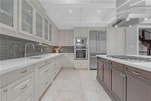 5519 Twelve Mile Trail, Burlington, ON - Indoor Photo Showing Kitchen With Upgraded Kitchen