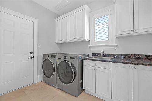 5519 Twelve Mile Trail, Burlington, ON - Indoor Photo Showing Laundry Room