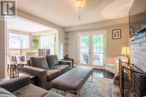 3018 Tours Road, Mississauga, ON - Indoor Photo Showing Living Room