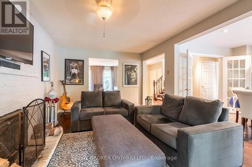 3018 Tours Road, Mississauga, ON - Indoor Photo Showing Living Room