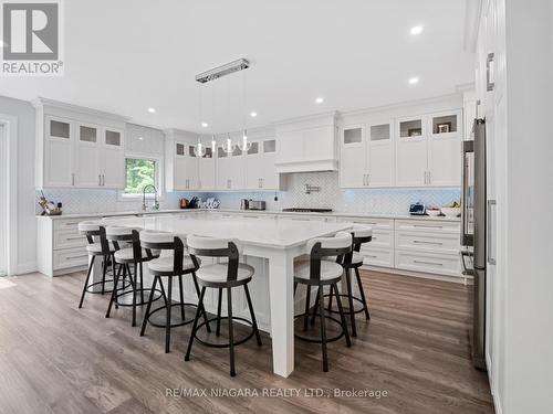 1563 Kingston Road, Fort Erie, ON - Indoor Photo Showing Kitchen