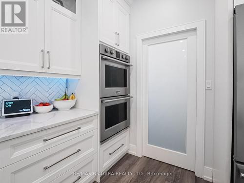 1563 Kingston Road, Fort Erie, ON - Indoor Photo Showing Kitchen