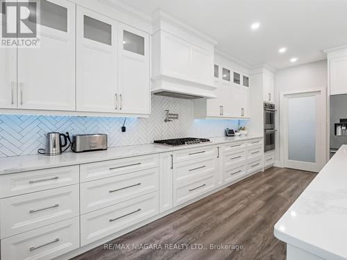 1563 Kingston Road, Fort Erie, ON - Indoor Photo Showing Kitchen