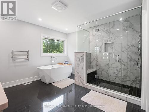 1563 Kingston Road, Fort Erie, ON - Indoor Photo Showing Bathroom