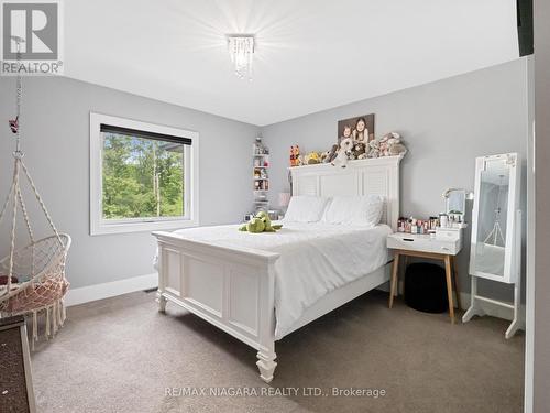 1563 Kingston Road, Fort Erie, ON - Indoor Photo Showing Bedroom