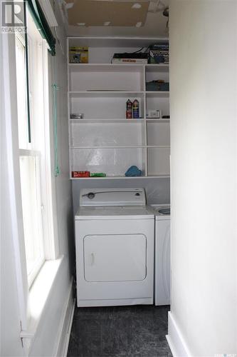 619 2Nd Street E, Shaunavon, SK - Indoor Photo Showing Laundry Room