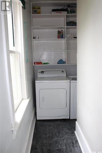 619 2Nd Street E, Shaunavon, SK - Indoor Photo Showing Laundry Room