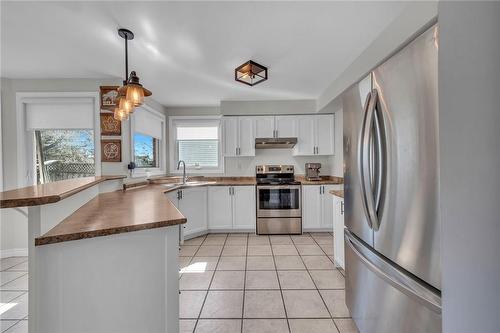 42 Caledonia Drive, Caledonia, ON - Indoor Photo Showing Kitchen