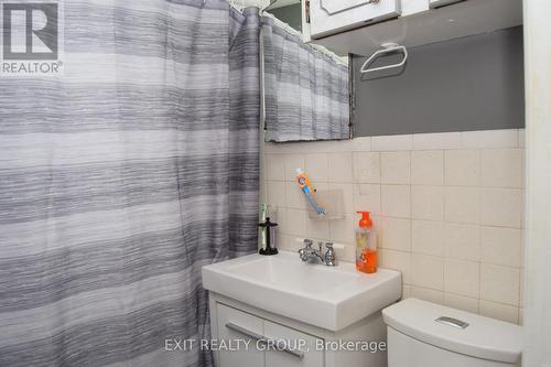 16 Russell Street, Belleville, ON - Indoor Photo Showing Bathroom