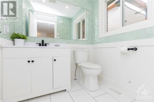 Gorgeous main floor bathroom. - 87 Ida Street S, Arnprior, ON - Indoor Photo Showing Bathroom