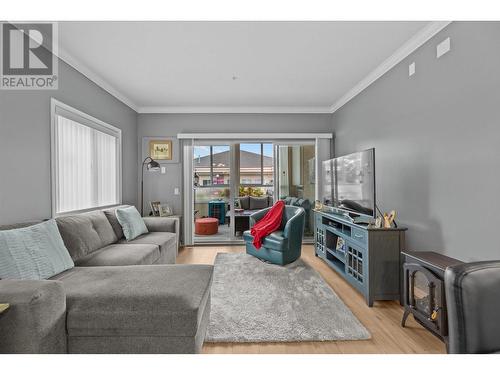 920 Saskatoon Road Unit# 116, Kelowna, BC - Indoor Photo Showing Living Room