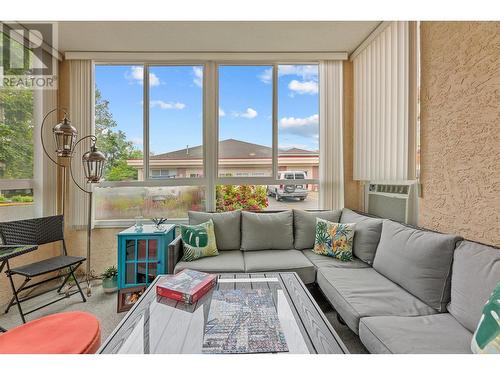 920 Saskatoon Road Unit# 116, Kelowna, BC - Indoor Photo Showing Living Room