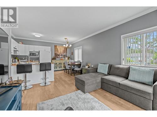 920 Saskatoon Road Unit# 116, Kelowna, BC - Indoor Photo Showing Living Room