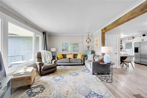 41 Foss Road, Welland, ON - Indoor Photo Showing Living Room