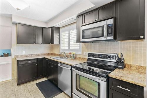 60 Cloke Court, Hamilton, ON - Indoor Photo Showing Kitchen With Double Sink