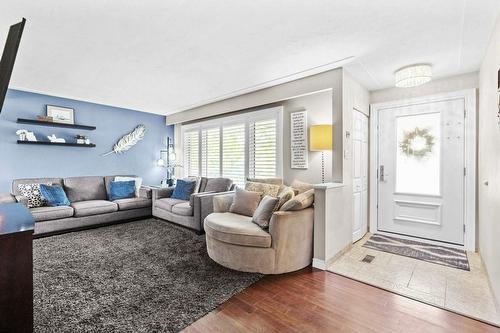 60 Cloke Court, Hamilton, ON - Indoor Photo Showing Living Room