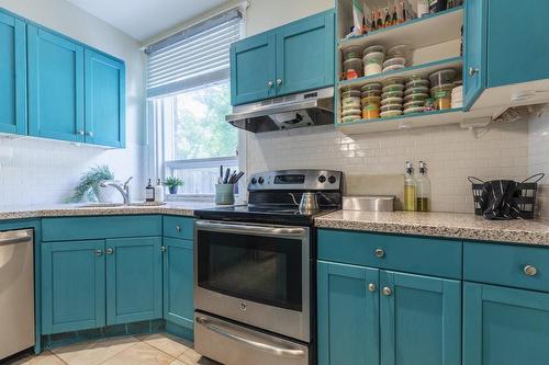 21 Roseland Avenue, Hamilton, ON - Indoor Photo Showing Kitchen