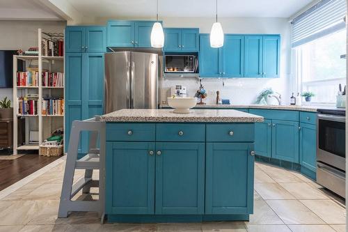 21 Roseland Avenue, Hamilton, ON - Indoor Photo Showing Kitchen With Upgraded Kitchen