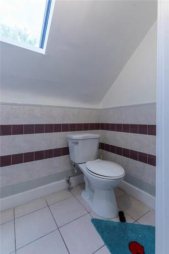 21 Roseland Avenue, Hamilton, ON - Indoor Photo Showing Bathroom
