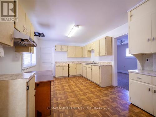 15 Derby Road, Fort Erie, ON - Indoor Photo Showing Kitchen