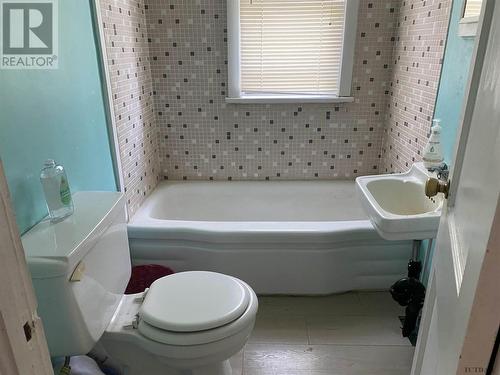 53 Carter Blvd N, Temiskaming Shores, ON - Indoor Photo Showing Bathroom