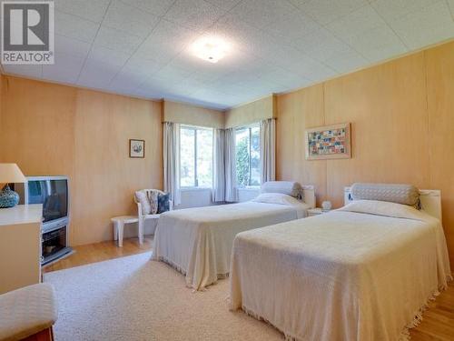 6956 Victoria Street, Powell River, BC - Indoor Photo Showing Bedroom